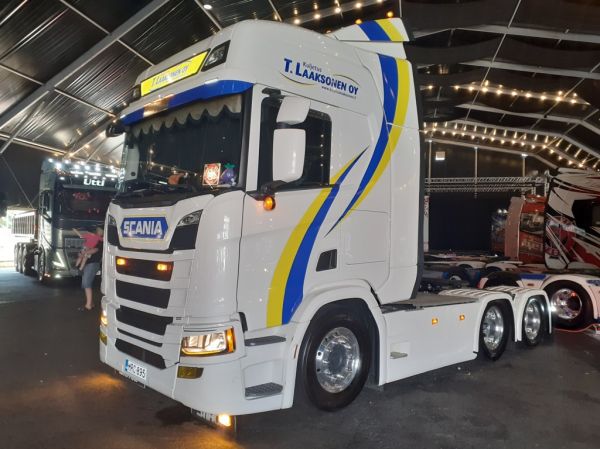 Kuljetus T Laaksosen Scania R540
Kuljetus T Laaksonen Oy:n Scania R540 rekkaveturi.
Avainsanat: Laaksonen Scania R540 Himos25