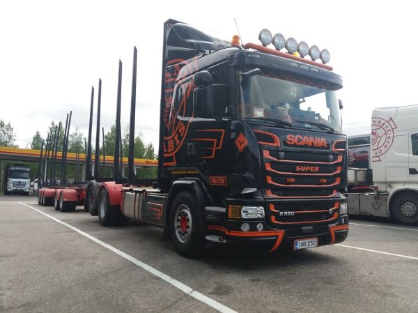 Kuljetus T&P Immosen Scania R580
Kuljetus T&P Immonen Oy:n Scania R580 puutavarayhdistelmä.
Avainsanat: Immonen Scania R580 Shell Hirvaskangas