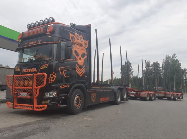 Kuljetus T&P Immosen Scania R730
Kuljetus T&P Immonen Oy:n Scania R730 puutavarayhdistelmä.
Avainsanat: Immonen Scania R730