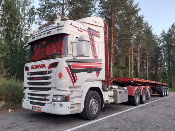 Kuljetus T Salon Scania
Kuljetus T Salo Oy:n Scania puoliperävaunuyhdistelmä.
Avainsanat: Salo Scania Shell Hirvaskangas Joni