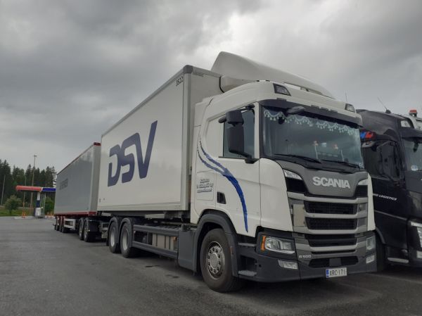 Klikkaa kuvaa nähdäksesi se täysikokoisena
==============
Kuljetus T Sillanpään Scania R500
DSV:n ajossa oleva Kuljetus T Sillanpää Oy:n Scania R500 täysperävaunuyhdistelmä.
Avainsanat: DSV Schenker Sillanpää Scania R500 ABC Hirvaskangas Kuljetus T Sillanpään Scania R500
DSV:n ajossa oleva Kuljetus T Sillanpää Oy:n Scania R500 täysperävaunuyhdistelmä.
Avainsanat: DSV Schenker Sillanpää Scania R500 ABC Hirvaskangas