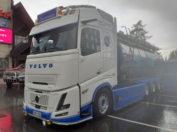 Klikkaa kuvaa nähdäksesi se täysikokoisena
==============
Kuljetus T Turusen Volvo FH16
Valion ajossa oleva Kuljetus T Turunen Oy:n Volvo FH16 maitoauto.
Avainsanat: Valio Turunen Volvo FH16 Tahko26 Kuljetus T Turusen Volvo FH16
Valion ajossa oleva Kuljetus T Turunen Oy:n Volvo FH16 maitoauto.
Avainsanat: Valio Turunen Volvo FH16 Tahko26