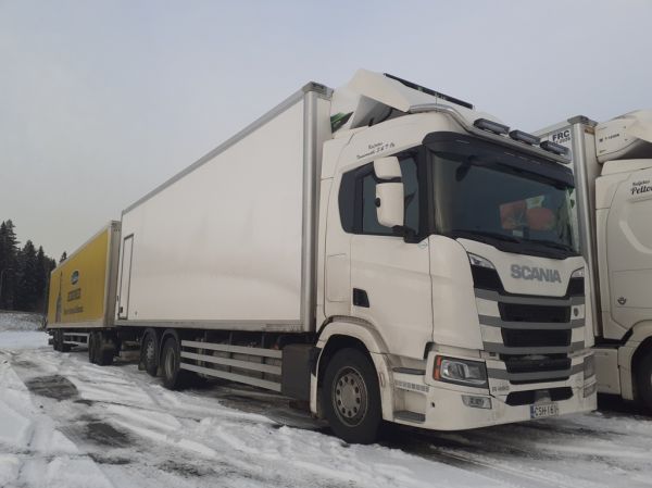 Kuljetus S&T Tannermäen Scania R460
Kuljetus S&T Tannermäki Oy:n Scania R460 täysperävaunuyhdistelmä.
Avainsanat: Tannermäki Scania R460 Reissumies ABC Hirvaskangas