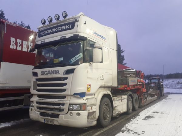 Kuljetus Tornikosken Scania
Kuljetus Tornikoski Oy:n Scania lavettiyhdistelmä.
Avainsanat: Tornikoski Scania ST1 Hirvaskangas Tommi
