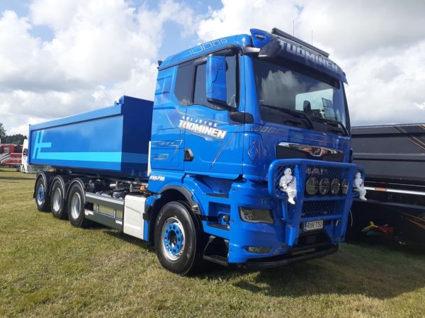 Kuljetus Tuomisen MAN TGX 35.540
Kuljetus Tuominen Oy:n MAN TGX 35.540 koukkulava-auto.
Avainsanat: Tuominen MAN TGX 35.540 Alahärmä25