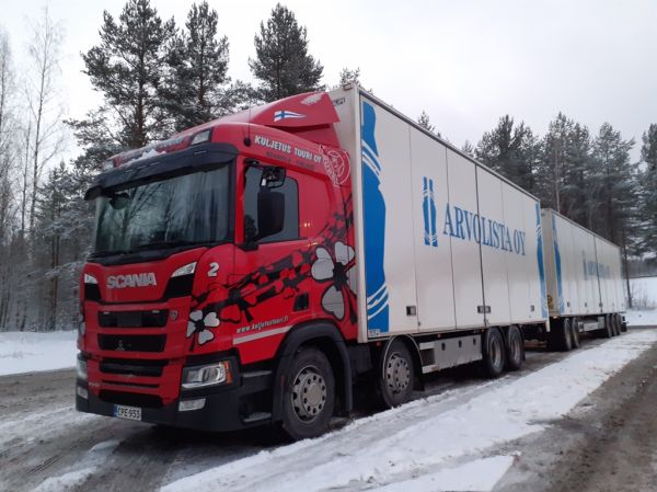 Kuljetus Tuurin Scania R540
Kuljetus Tuuri Oy:n Scania R540 täysperävaunuyhdistelmä.
Avainsanat: Tuuri Scania R540 Shell Hirvaskangas Arvolista 2