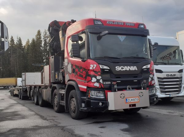 Kuljetus Tuurin Scania G500
Kuljetus Tuuri Oy:n nosturilla varustettu Scania G500 täysperävaunuyhdistelmä.
Avainsanat: Tuuri Scania G500 ABC Hirvaskangas 27