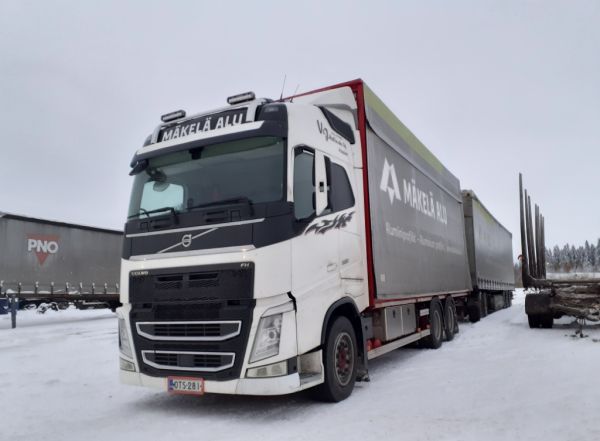 Kuljetus V&J Halla-Ahon Volvo FH500
Kuljetus V&J Halla-Ahon Volvo FH500 täysperävaunuyhdistelmä.
Avainsanat: Halla-Aho Volvo FH500 Mäkelä Alu Hirvaskangas