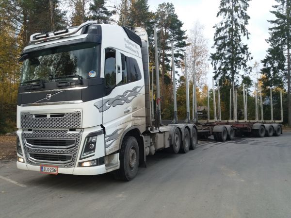 Kuljetus V&J Siekkisen Volvo FH16
Kuljetus V&J Siekkinen Ky:n Volvo FH16 puutavarayhdistelmä.
Avainsanat: Siekkinen Volvo FH16