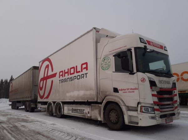 Kuljetus V.P Rouskun Scania R500
Ahola Transportin ajossa oleva Kuljetus V.P Rouskun Scania R500 täysperävaunuyhdistelmä.
Avainsanat: Ahola-Transport Rousku Scania R500 ABC Hirvaskangas