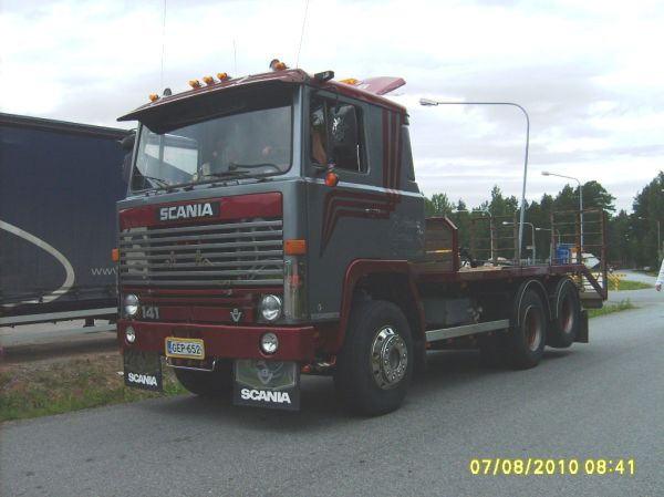 Kuljetus Viertolan Scania 141
Kuljetus Viertola Ky:n Scania 141 koneenkuljetusauto.
Keywords: Viertola Scania 141 Alahärmä10