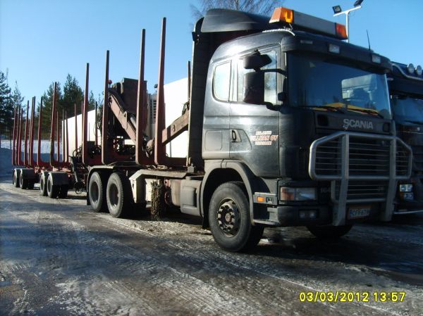 Kuljetus Villmanin Scania 164
Kuljetus Villman Oy:n Scania 164 puutavarayhdistelmä.
Avainsanat: Villman Scania 164 Shell Hirvaskangas