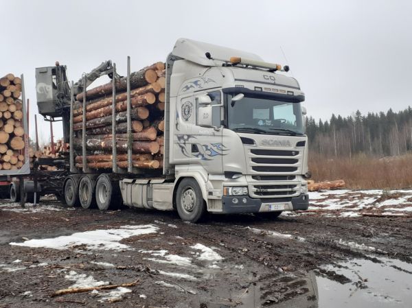 Kuljetus Villmanin Scania R730
Kuljetus Villman Oy:n Scania R730 puutavarayhdistelmä.
Avainsanat: Villman Scania R730 Hirvaskangas