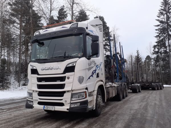 Kuljetus Villmanin Scania R650
Kuljetus Villman Oy:n Scania R650 puutavarayhdistelmä.
Avainsanat: Villman Scania R650