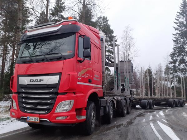 Kuljetus Villmanin DAF XF530
Kuljetus Villman Oy:n DAF XF530 puutavarayhdistelmä.
Avainsanat: Villman DAF XF530