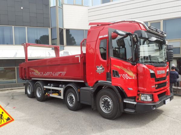 Klikkaa kuvaa nähdäksesi se täysikokoisena
==============
Nosto ja Maanrakennus Villmanin Scania 560G XT
Nosto ja Maanrakennus Villman Oy:n Scania 560G XT sora-auto.
Avainsanat: Villman Scania 560G XT Viitasaari26 Nosto ja Maanrakennus Villmanin Scania 560G XT
Nosto ja Maanrakennus Villman Oy:n Scania 560G XT sora-auto.
Avainsanat: Villman Scania 560G XT Viitasaari26