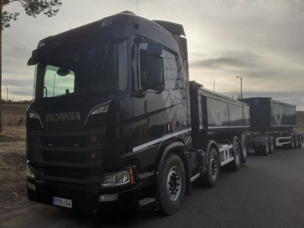 Kuljetus Villmanin Scania R660
Kuljetus Villman Oy:n Scania R660 sorayhdistelmä.
Avainsanat: Villman Scania R660 ST1 Hirvaskangas