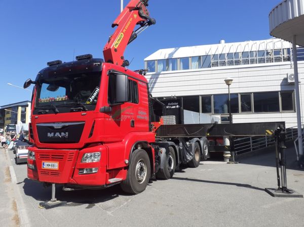 Kuljetus Villmanin MAN TGS 35.480
Kuljetus Villman Oy:n nosturilla varustettu MAN TGS 35.480.
Avainsanat: Villman MAN TGS 35.480 Viitasaari23 Jaani