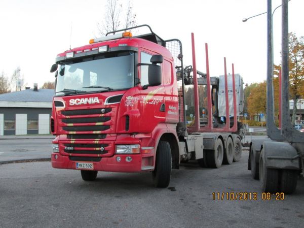 Kuljetus Villmanin Scania R620
Kuljetus Villman Oy:n Scania R620 puutavarayhdistelmä.
Avainsanat: Villman Scania R620
