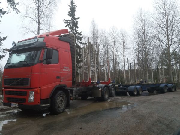 Kuljetus Villmanin Volvo FH12
Kuljetus Villman Oy:n  Volvo FH12  puutavarayhdistelmä.
Avainsanat: Villman Volvo FH12 Neste
