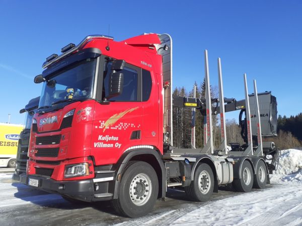 Kuljetus Villmanin Scania R770XT
Kuljetus Villman Oy:n Scania R770XT puutavara-auto.
Avainsanat: Villman Scania R770XT