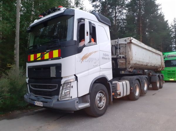Kuljetus Villmanin Volvo FH
Kuljetus Villman Oy:n Volvo FH sorapuolikas.
Avainsanat: Villman Volvo FH Shell Hirvaskangas
