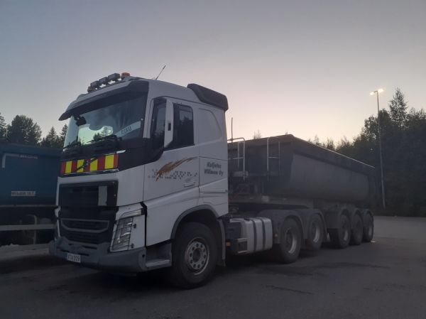 Klikkaa kuvaa nähdäksesi se täysikokoisena
==============
Kuljetus Villmanin Volvo FH
Kuljetus Villman Oy:n Volvo FH sorapuolikas.
Avainsanat: Villman Volvo FH ABC Hirvaskangas Riku Kuljetus Villmanin Volvo FH
Kuljetus Villman Oy:n Volvo FH sorapuolikas.
Avainsanat: Villman Volvo FH ABC Hirvaskangas Riku