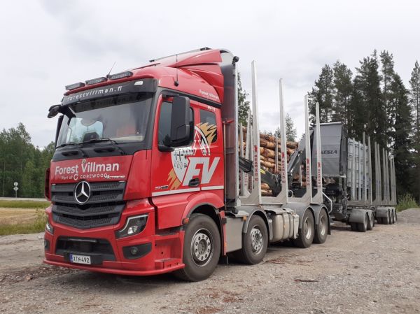 Klikkaa kuvaa nähdäksesi se täysikokoisena
==============
Forest Villmanin MB 3763 Actros
Forest Villman Oy:n MB 3763 Actros puutavarayhdistelmä.
Avainsanat: Villman MB 3763 Actros Hirvaskangas Forest Villmanin MB 3763 Actros
Forest Villman Oy:n MB 3763 Actros puutavarayhdistelmä.
Avainsanat: Villman MB 3763 Actros Hirvaskangas
