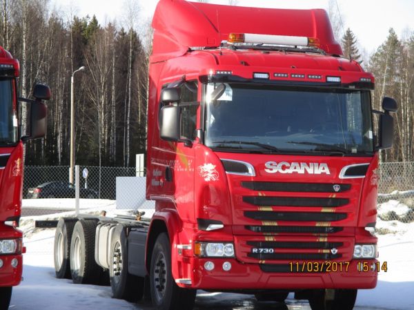 Kuljetus Villmanin Scania R730
Tuleva Kuljetus Villmanin Scania R730 puutavara-auton alusta Jyväskylän Scanian aitauksessa 11.3.2017.
Avainsanat: Villman Scania R730