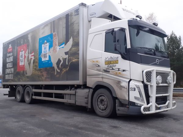 Klikkaa kuvaa nähdäksesi se täysikokoisena
==============
Kuljetus Weemanin Volvo FH500
Kuljetus Weeman Oy:n Volvo FH500 rahtiauto.
Avainsanat: Weeman Porokylän palaleipä Volvo FH500 ABC Hirvaskangas 23 Kuljetus Weemanin Volvo FH500
Kuljetus Weeman Oy:n Volvo FH500 rahtiauto.
Avainsanat: Weeman Porokylän palaleipä Volvo FH500 ABC Hirvaskangas 23