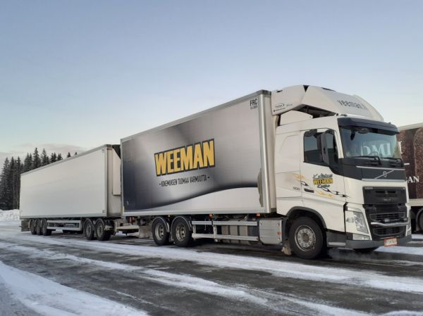 Kuljetus Weemanin Volvo FH500
Kuljetus Weeman Oy:n Volvo FH500 täysperävaunuyhdistelmä.
Avainsanat: Weeman Volvo FH500 ABC Hirvaskangas 40