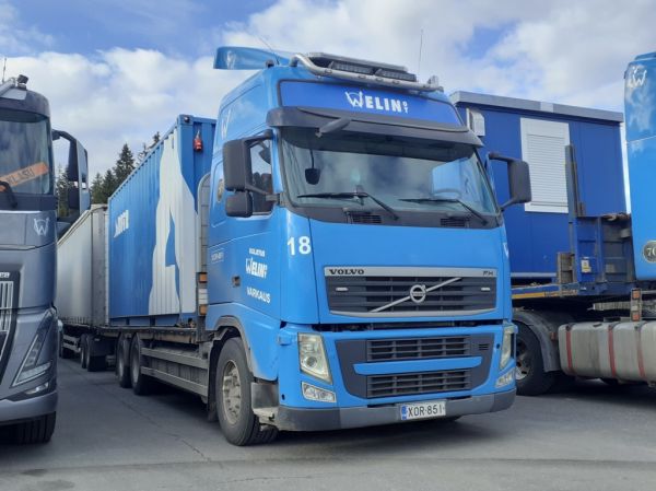 Klikkaa kuvaa nähdäksesi se täysikokoisena
==============
Kuljetus Welinin Volvo FH
Kuljetus Welin Oy:n Volvo FH täysperävaunuyhdistelmä.
Avainsanat: Welin Volvo FH ABC Hirvaskangas 18 Kuljetus Welinin Volvo FH
Kuljetus Welin Oy:n Volvo FH täysperävaunuyhdistelmä.
Avainsanat: Welin Volvo FH ABC Hirvaskangas 18