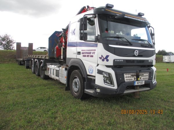 Kuljetus ja Maanrakennus Katupoikien Volvo FMX540
Kuljetus ja Maanrakennus Katupojat Oy:n nosturilla varustettu Volvo FMX540 täysperävaunuyhdistelmä.
Avainsanat: Katupojat Volvo FMX540 Alahärmä25