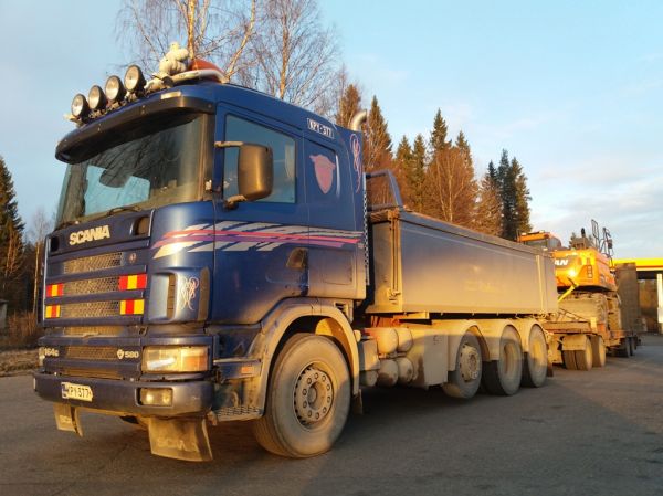 Kuljetus ja Maansiirto Niskasen Scania 164
Kuljetus ja Maansiirto Niskanen Oy:n Scania 164.
Avainsanat: Niskanen Scania 164 Shell Hirvaskangas