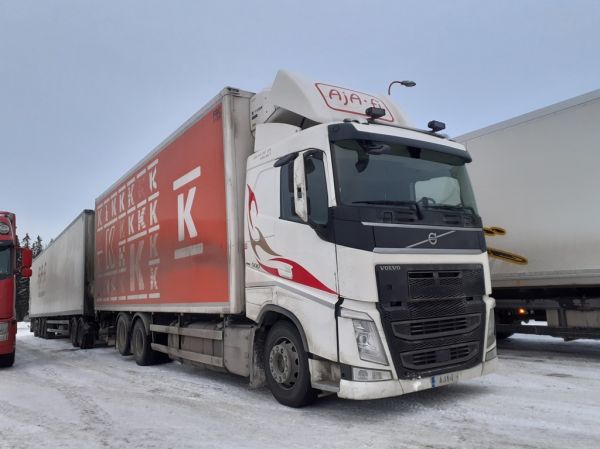 Kuljetusliike A Airaksisen Volvo FH500
Kuljetusliike A Airaksinen Oy:n Volvo FH500 täysperävaunuyhdistelmä.
Avainsanat: Airaksinen Volvo FH500 ABC Hirvaskangas 1