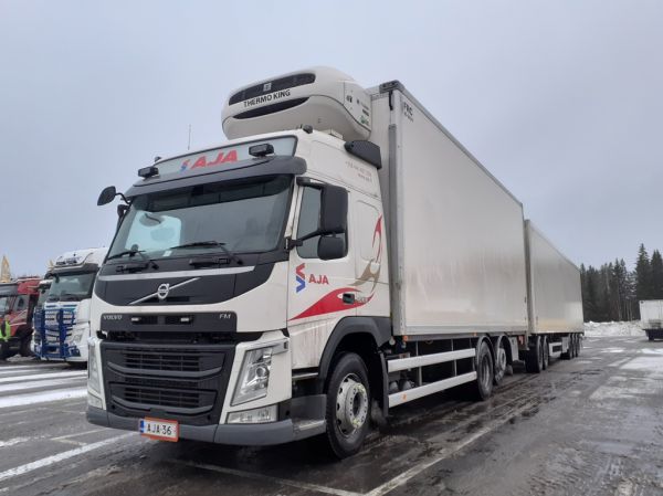 Kuljetusliike A Airaksisen Volvo FM500
Kuljetusliike A Airaksinen Oy:n Volvo FM500 täysperävaunuyhdistelmä.
Avainsanat: Airaksinen Volvo FM500 ABC Hirvaskangas 26