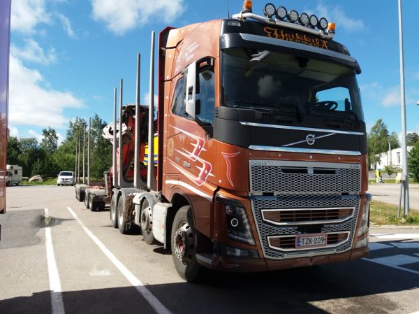 Kuljetusliike A Heikkilän Volvo FH16
Kuljetusliike A Heikkilän Volvo FH16 puutavarayhdistelmä. 
Avainsanat: Heikkilä Volvo FH16 ABC Kortela