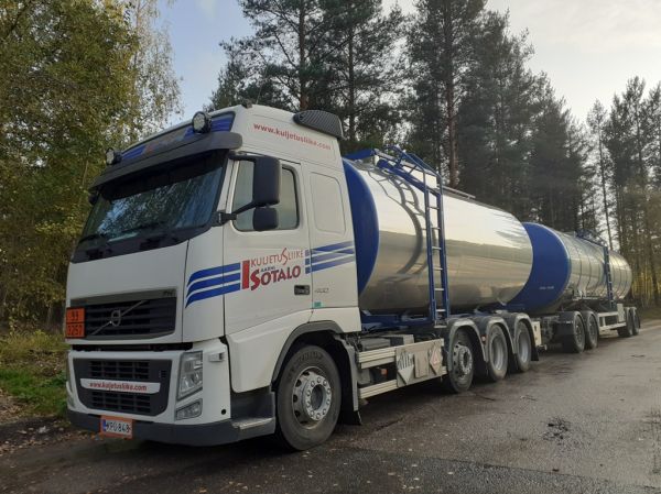 Kuljetusliike A Isotalon Volvo FH460
Kuljetusliike A Isotalo Oy:n Volvo FH460 säiliöyhdistelmä.
Avainsanat: Isotalo Volvo FH460 Shell Hirvaskangas