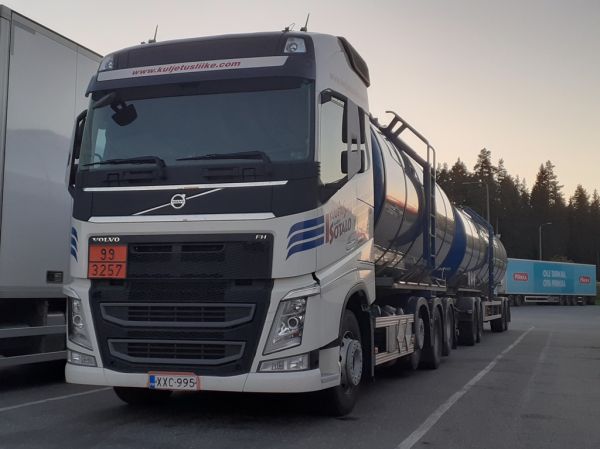 Kuljetusliike A Isotalon Volvo FH500
Kuljetusliike A Isotalo Oy:n Volvo FH500 säiliöyhdistelmä.
Avainsanat: Isotalo Volvo FH500 ABC Hirvaskangas