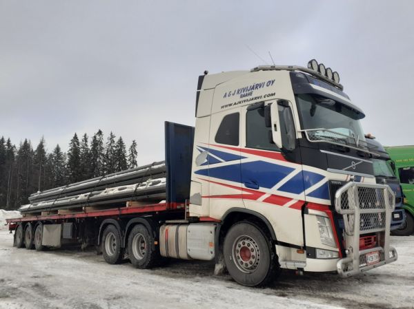 Kuljetusliike A&J Kivijärven Volvo FH
Kuljetusliike A&J Kivijärvi Oy:n Volvo FH puoliperävaunuyhdistelmä.
Avainsanat: Kivijärvi Volvo FH ABC Hirvaskangas