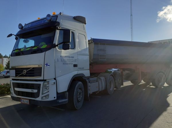 Kuljetusliike A Kallioisen Volvo FH
Kuljetusliike A Kallioinen Oy:n Volvo FH sorapuolikas.
Avainsanat: Kallioinen Volvo FH