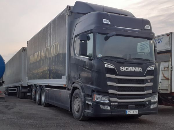 Kuljetusliike A Koskisen Scania R660
Kuljetusliike A Koskinen Oy:n Scania R660 hakeyhdistelmä.
Avainsanat: A-Koskinen Scania R660 Anaika Wood Hirvaskangas