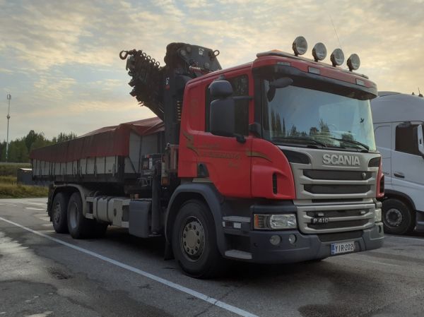 Kuljetusliike A Rantaeskolan Scania P410
Kuljetusliike A Rantaeskola Oy:n nosturilla varustettu Scania P410 kuorma-auto.
Avainsanat: Rantaeskola Scania P410 Shell Hirvaskangas
