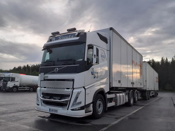 Kuljetusliike A Sivulan Volvo FH460
Postin ajossa oleva Kuljetusliike A Sivula Oy:n Volvo FH460 täysperävaunuyhdistelmä.
Avainsanat: Posti Sivula Volvo FH460 ABC Hirvaskangas