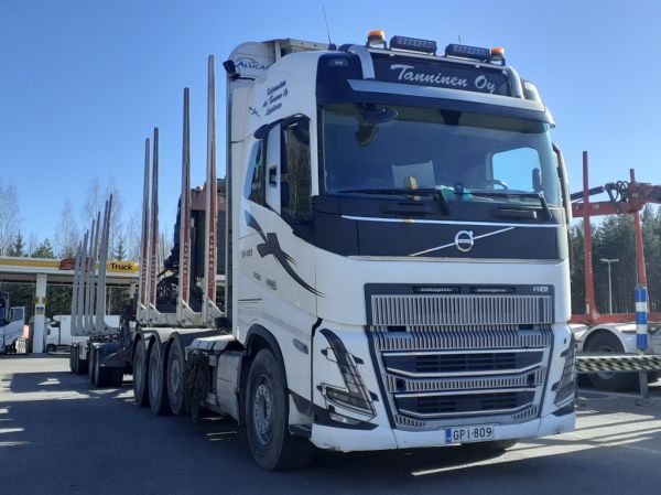 Klikkaa kuvaa nähdäksesi se täysikokoisena
==============
Kuljetusliike A Tannisen Volvo FH16
Kuljetusliike A Tanninen Oy:n Volvo FH16 puutavarayhdistelmä.
Avainsanat: Tanninen Volvo FH16 ST1 Hirvaskangas Kuljetusliike A Tannisen Volvo FH16
Kuljetusliike A Tanninen Oy:n Volvo FH16 puutavarayhdistelmä.
Avainsanat: Tanninen Volvo FH16 ST1 Hirvaskangas