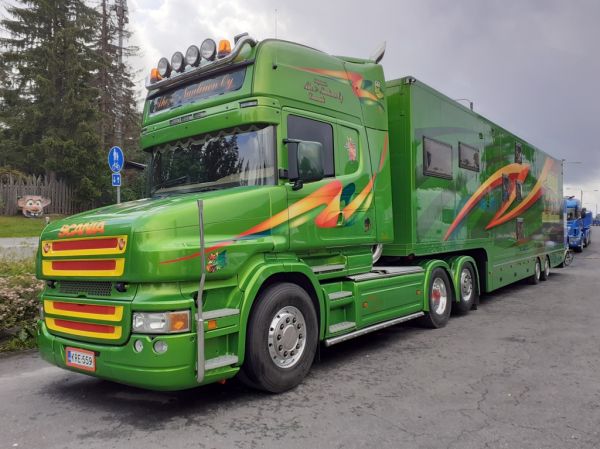 Kuljetusliike Aho ja Nuutinen Oy:n Scania
Kuljetusliike Aho ja Nuutinen Oy:n Scania puoliperävaunuyhdistelmä.
Avainsanat: Aho&Nuutinen Scania Himos22