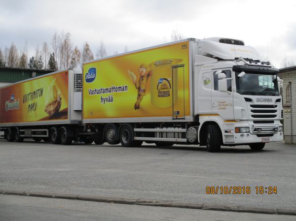 Kuljetusliike Ala-Ilomäen Scania R560
Valion ajossa oleva Kuljetusliike Ala-Ilomäki Ky:n Scania R560 täysperävaunuyhdistelmä.
Avainsanat: Valio Ala-Ilomäki Scania R560 Oivariini Oltermanni