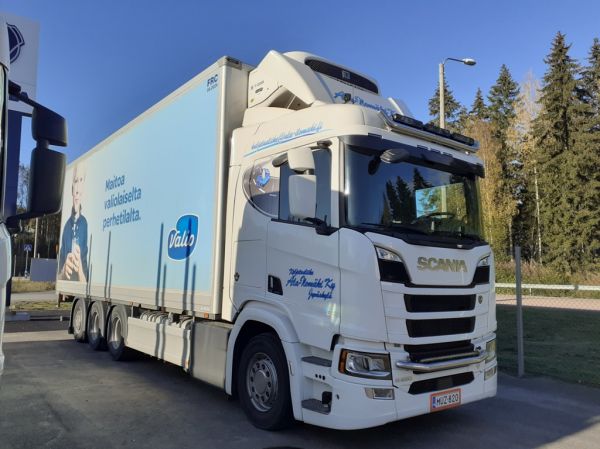 Kuljetusliike Ala-Ilomäen Scania R650
Valion ajossa oleva Kuljetusliike Ala-Ilomäen Scania R650.
Avainsanat: Valio Ala-Ilomäki Scania R650