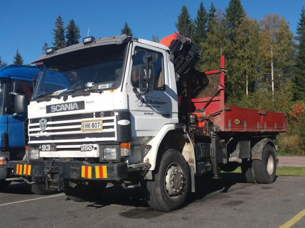 Kuljetusliike Antikaisen Scania 93
Kuljetusliike Antikainen Oy:n nosturilla varustettu Scania 93.
Avainsanat: Antikainen Scania 93 Ukki