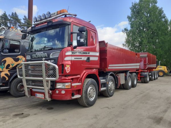 Kuljetusliike E Koljosen Scania R560
Kuljetusliike E Koljonen Oy:n Scania R560 sorayhdistelmä.
Avainsanat: Koljonen Scania R560